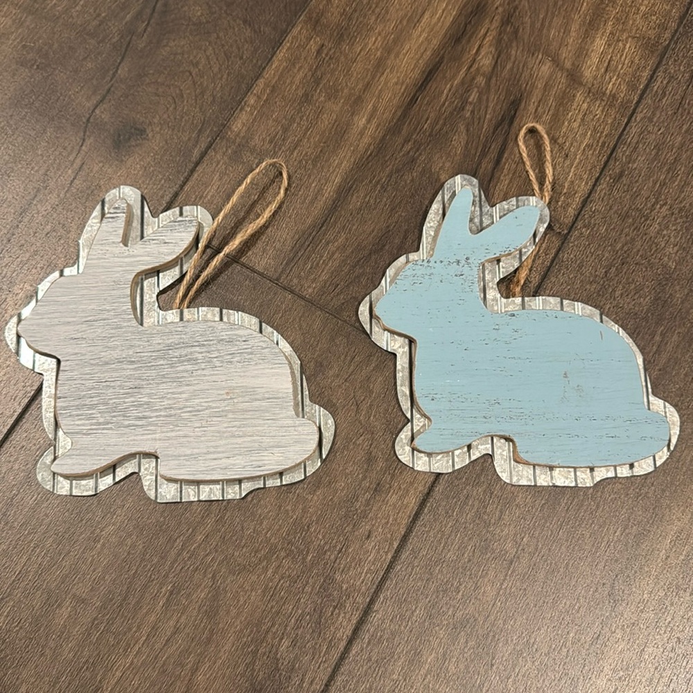 Set of 2 Hanging Bunnies